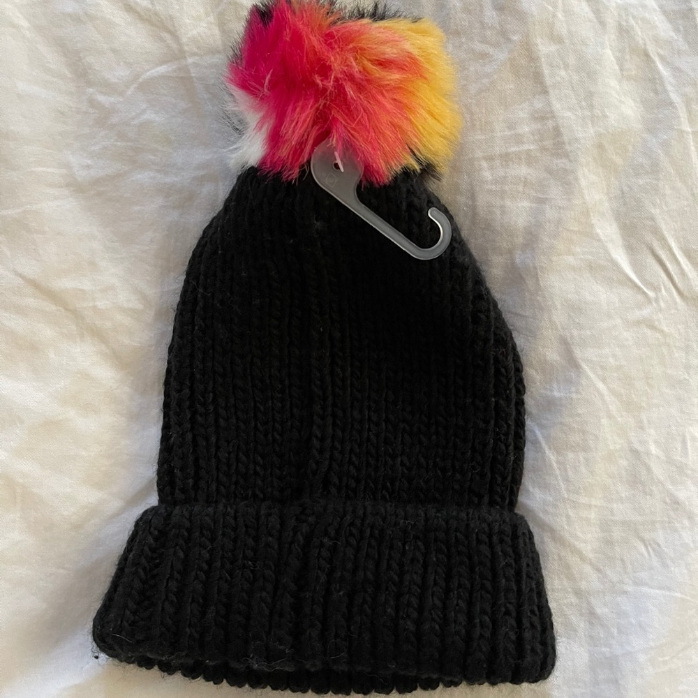NWT GAP FUR POM POM TUQUE BEANIE